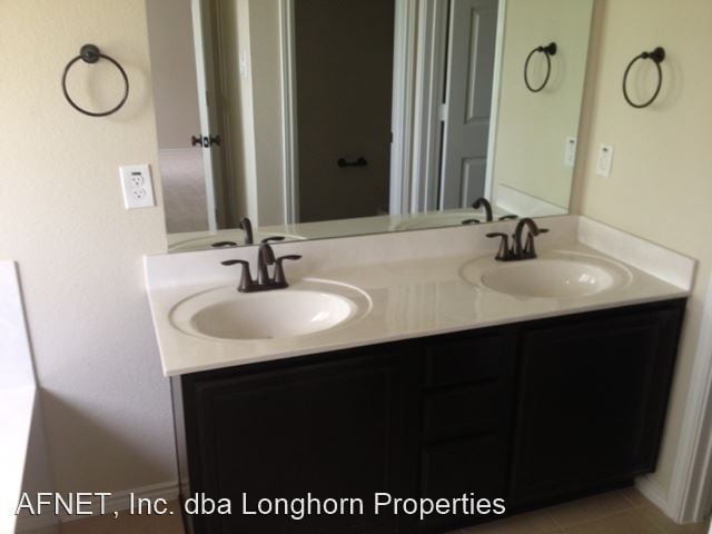 Building Photo - 3 br, 2.5 bath House - 4907 Old Homestead St