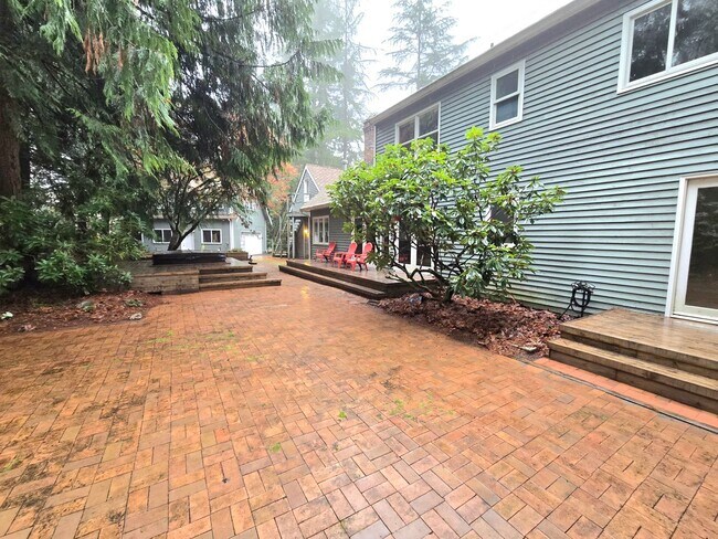 Building Photo - 5 Bedroom 4 Bathroom Home in Woodinville