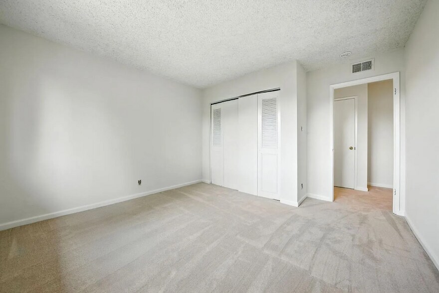 Building Photo - 1264 Bouret Dr