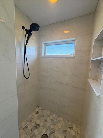 Building Photo - 5828 Sandy Pointe Dr