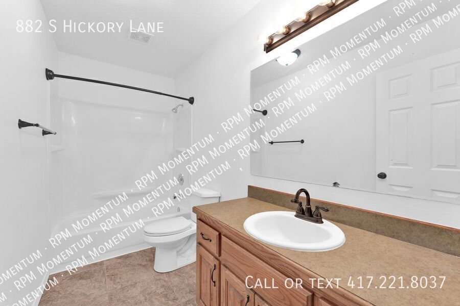 Building Photo - 882 S Hickory Ln