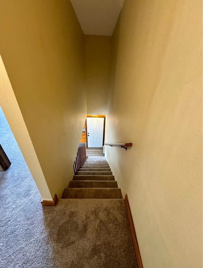 Building Photo - 587 E Golf Pl