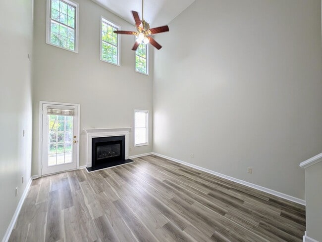 Building Photo - Move-In Ready Townhome with Downstairs Pri...