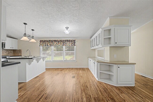 Building Photo - 26190 Walnut Burl
