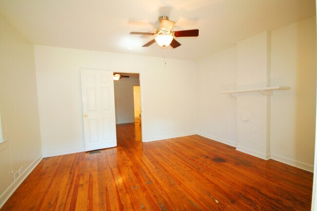 Building Photo - Adorable Renovated Duplex in Walltown with ALL Appliances - Large Fenced Yd!
