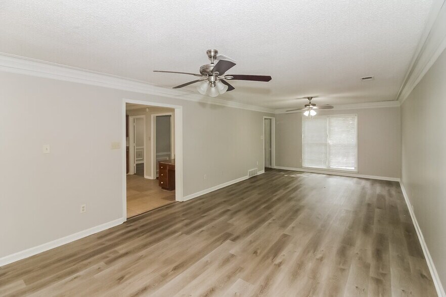 Building Photo - 269 Locust Grove Dr