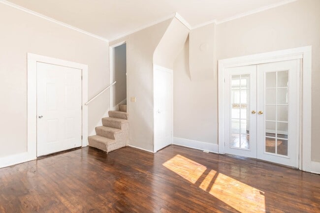 Building Photo - Cozy 3-Bedroom Home in the Heart of London...