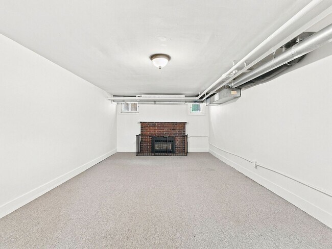 Building Photo - 640 Columbine St
