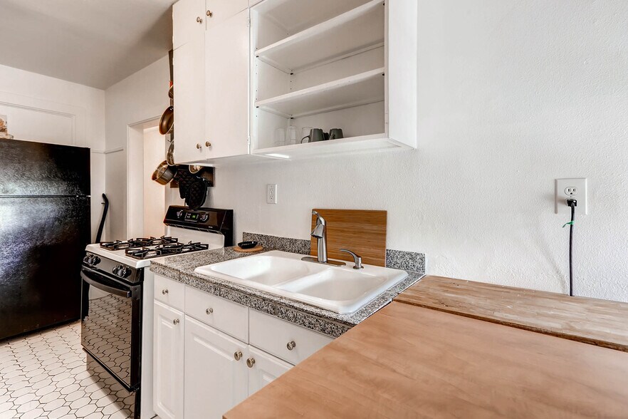 Building Photo - 1638 N Ogden St