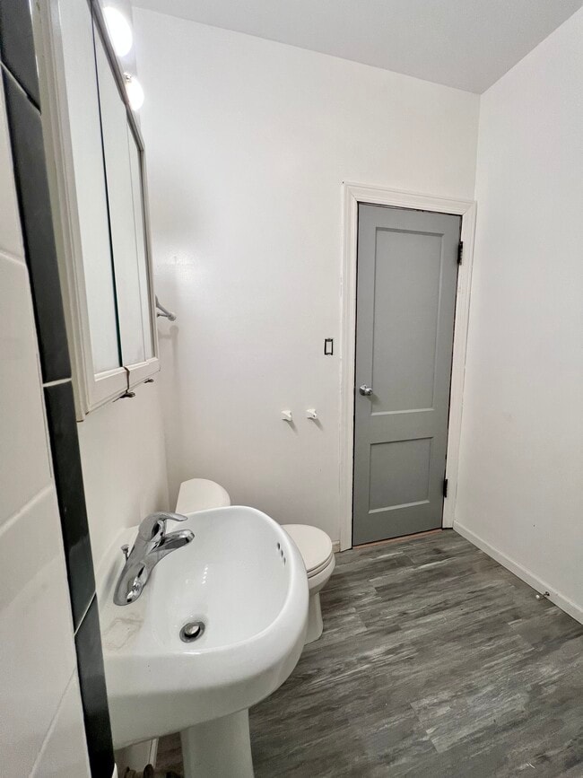 Bathroom View 1 - 1434 N Ridgeway Ave
