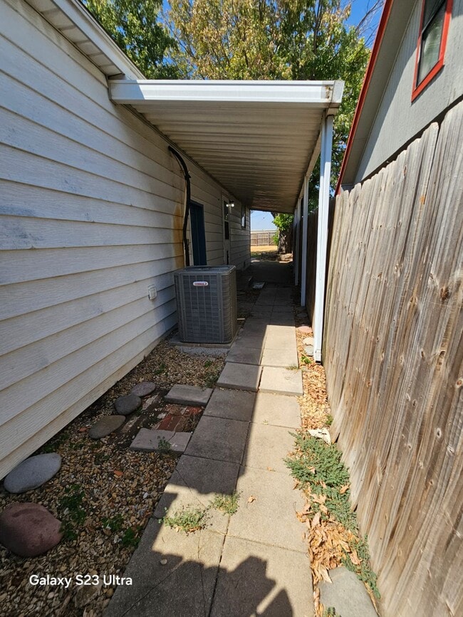 Building Photo - 908 NW 20th St