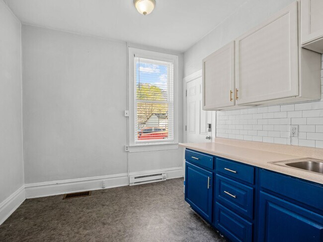 Building Photo - Ken-355 S 300 E, Provo UT 84606