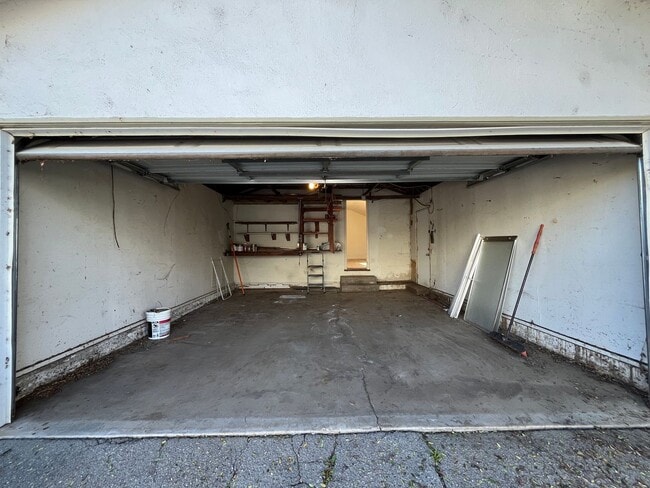 Building Photo - Sherman Oaks 3+2 w/bonus room + upgrades on cul-de-sac lot!