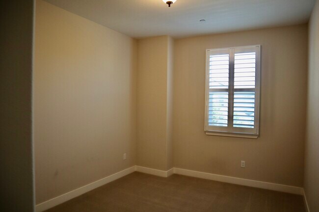 Building Photo - 3281 Crocker Dr