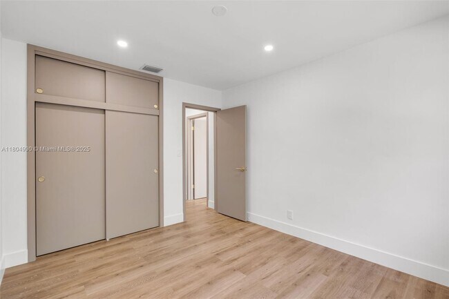 Building Photo - 17505 SW 91st Ave