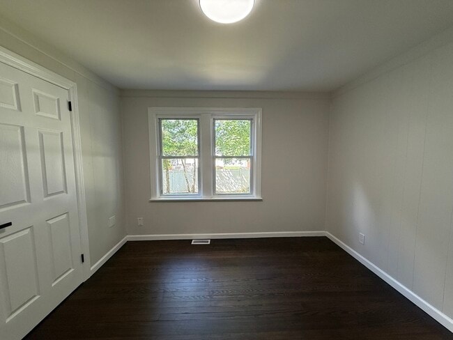 Building Photo - 1050 Alexander Dr