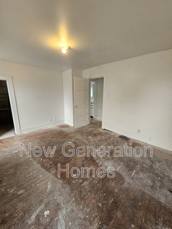 Building Photo - 1913 E Prairie Ave