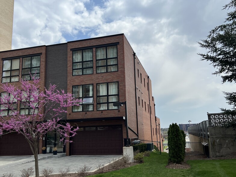 Building Photo - 140 Comet Way