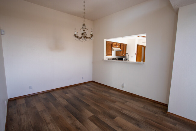 Building Photo - 10513 Camino Del Oso NE