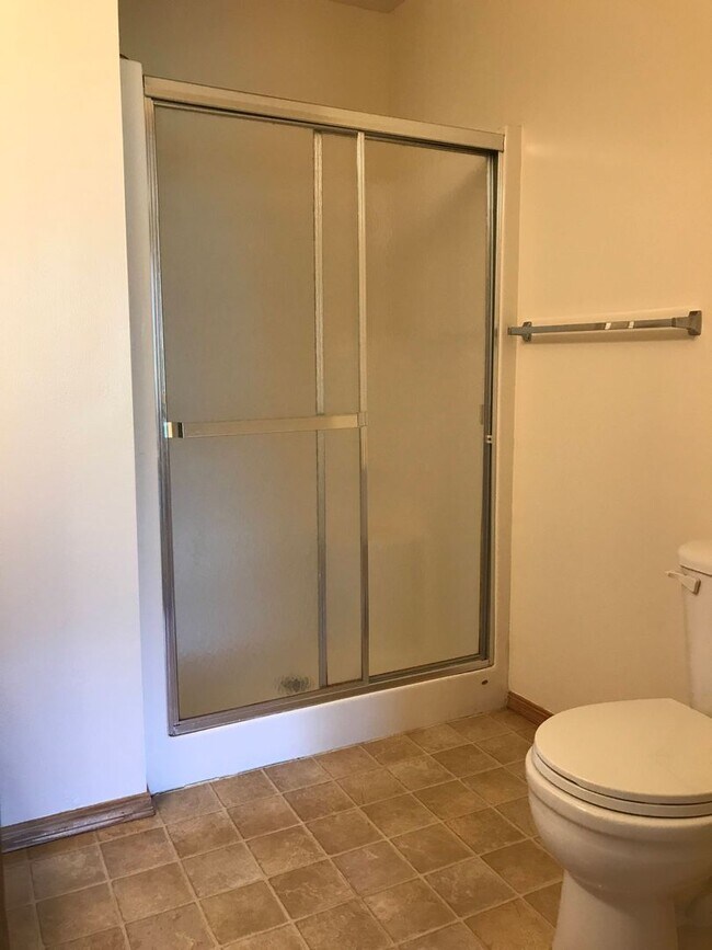 Building Photo - Executive Rental 2 Bedroom 2 Bath 2 Car Garage Duplex