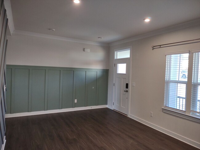Building Photo - Superlative 6 Bedroom, 5 Bathroom Home in ...