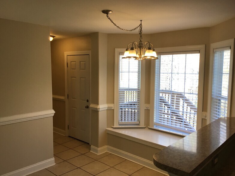 Building Photo - 1245 Beaverton Trail