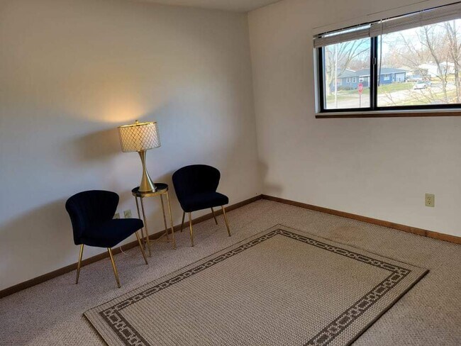 Building Photo - 3621 Dalewood Ave SE