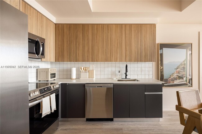 Building Photo - 275 SW 6th St