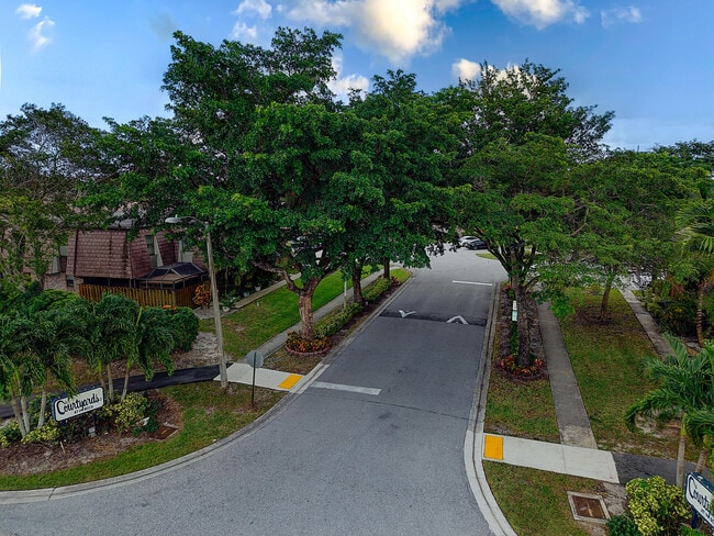 Building Photo - 7690 Courtyard Run W