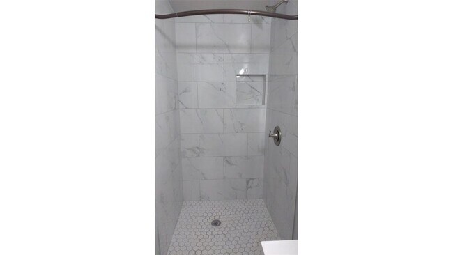 Building Photo - 7366 Meadowbrook Dr