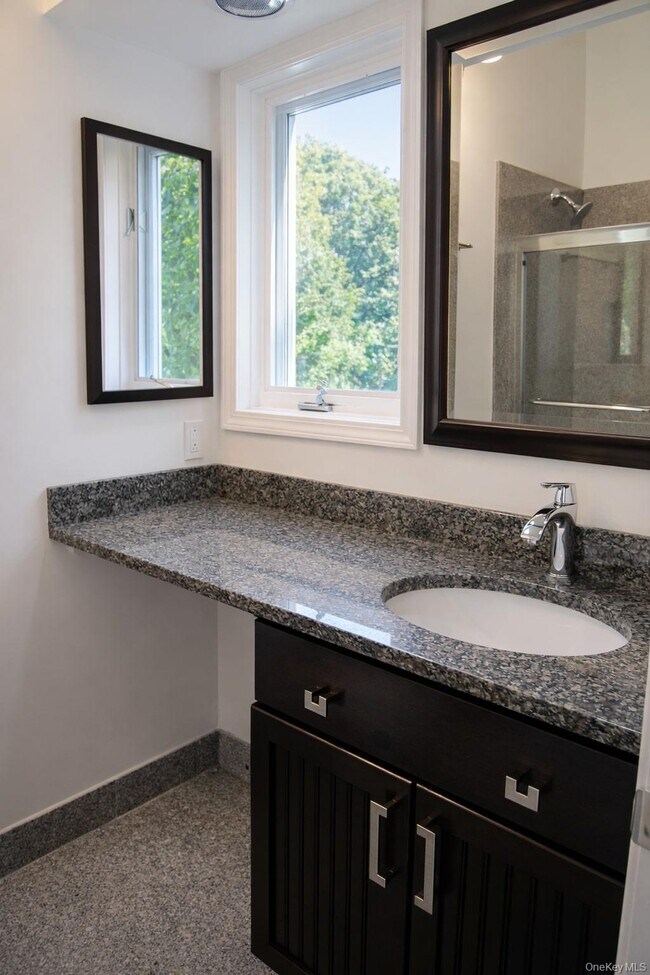 Building Photo - 42 Clarewood Dr