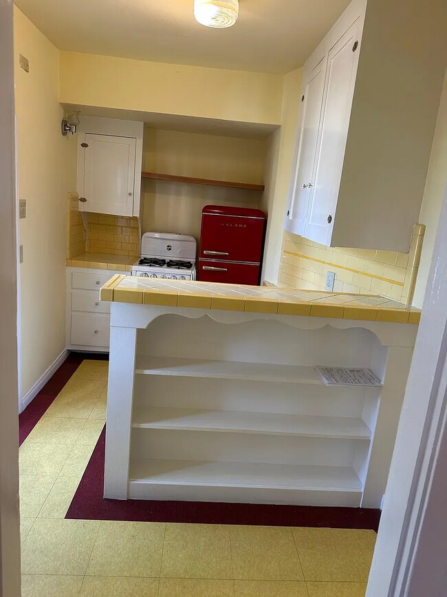 Building Photo - 3234 Descanso Dr