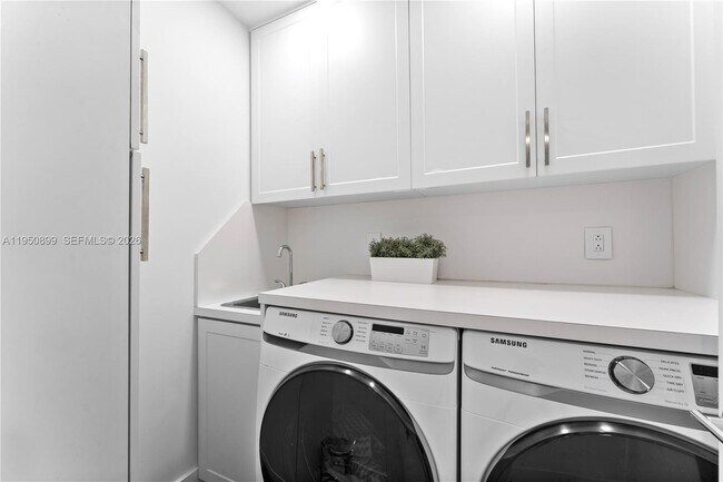 Building Photo - 1071 NE 83rd St