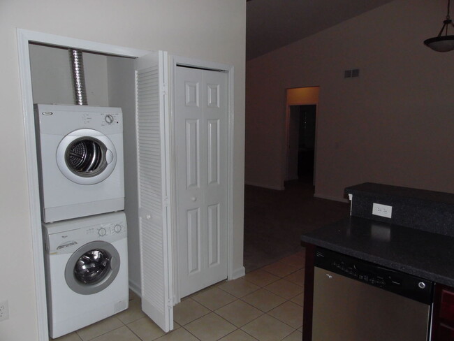 Building Photo - Very nice 3/2 at Southside and JTB