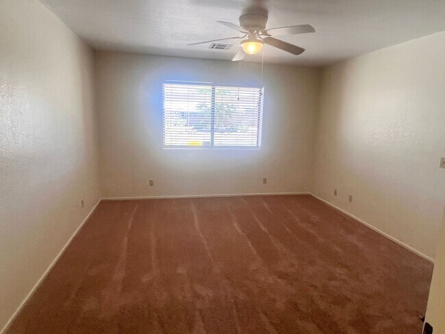Building Photo - Lake views, lake views, lake views! Longte...