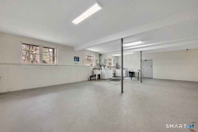 Building Photo - 513 Emmett St