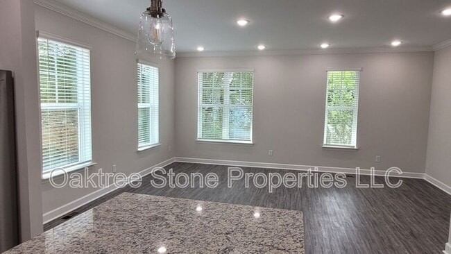 Building Photo - 2585 Ocean Dr NW