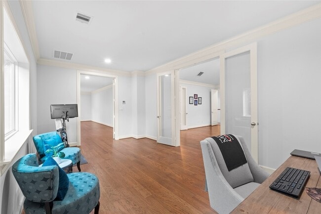 Building Photo - 6404 Community Dr