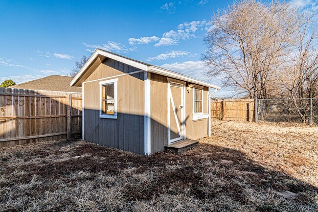 Building Photo - 1531 N Clay St