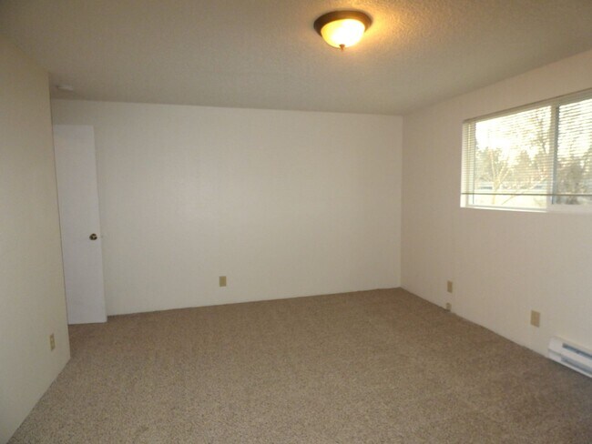 Building Photo - 2 bed 1.5 bath Townhome in Keizer