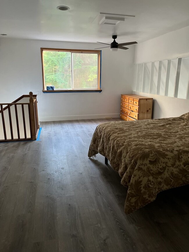 bedroom - 15005 101st Ave NE
