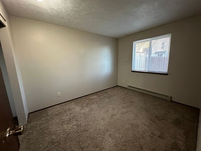 Building Photo - L972