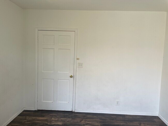 Building Photo - 1717 Bellevue Ave