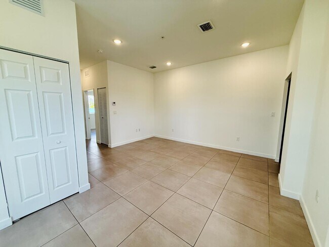 Building Photo - 1295 W 69th St