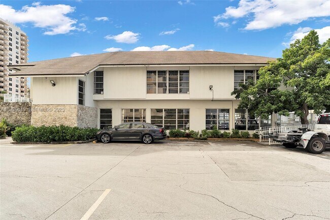 Building Photo - 1833 S Ocean Dr