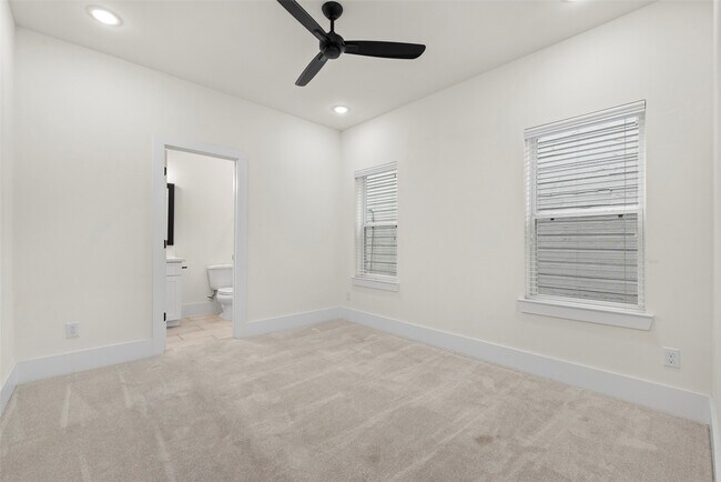 Building Photo - 1406 W 21st St