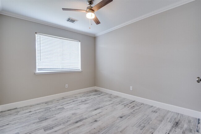 Building Photo - 3331 Hemingway Dr