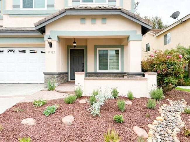 Building Photo - **STUNNING** 8 BEDROOM SOLAR HOME IN GATED COMMUNITY IN MURRIETA!