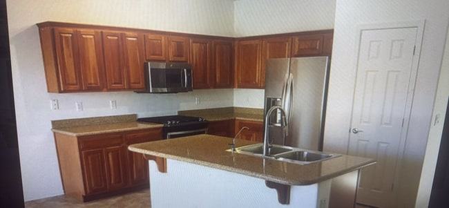 Building Photo - 4194 E Westchester Dr