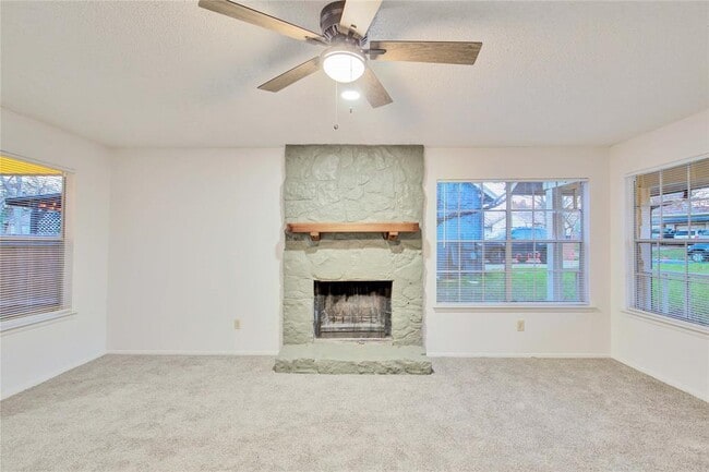 Building Photo - 2807 Firecrest Dr